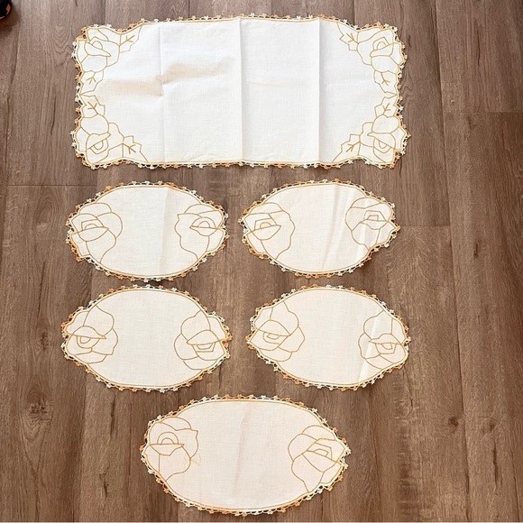 6 PCs Vtg Orange Crochet Edged Linen Rose Doilies Table‎ Runners Dresser Scarf